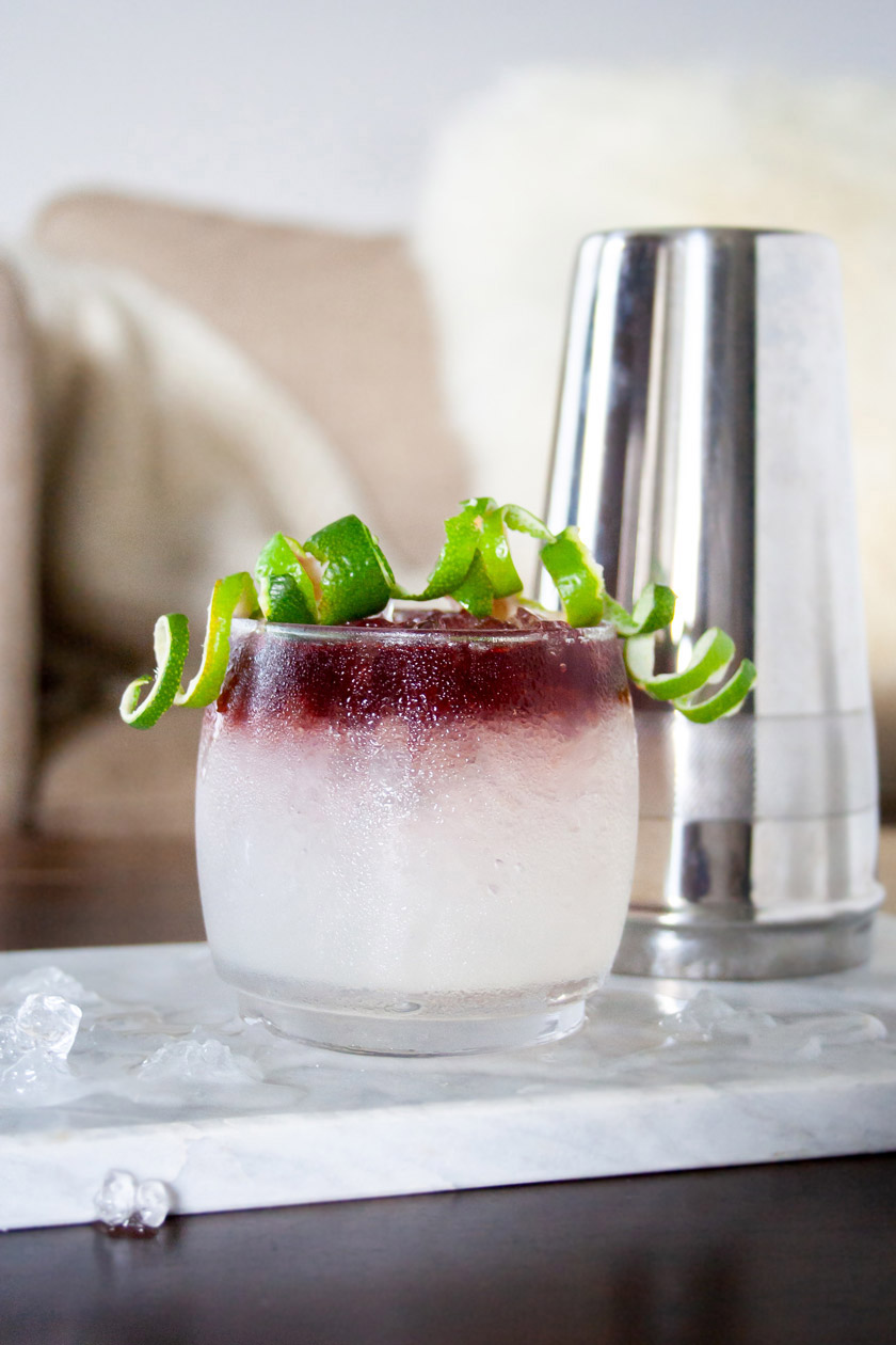 Fresh lime margarita with a port float on top. Similar to a frozen swirled margarita made with sangria. This tequila cocktail is light, crisp, and slightly sweet. | Elle Talk | #ElleTalk #cocktails #drinks #tequila #drinkrecipes #cocktailrecipes #liqpic